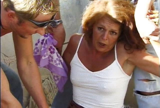 18P White panties 18:Lost mature tourist.