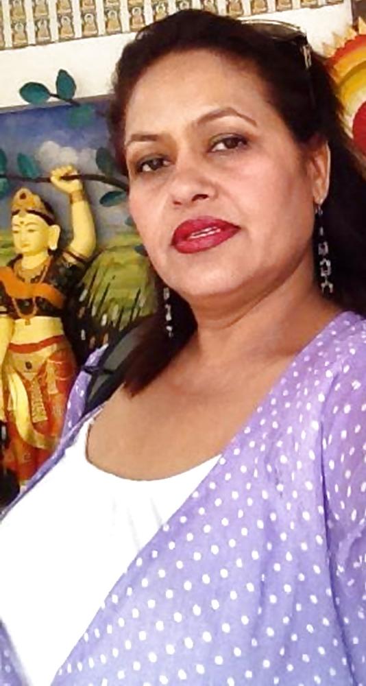 23P Manohara - sexy nepali mom