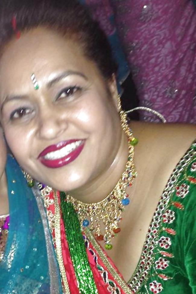 23P Manohara - sexy nepali mom