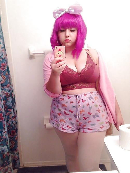 25P Cute chubby girl