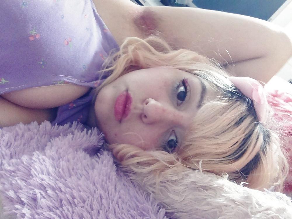 25P Cute chubby girl
