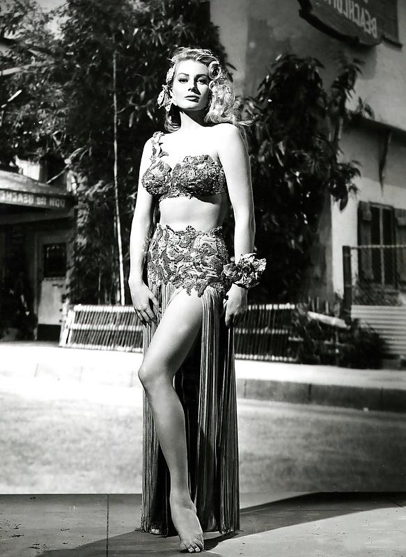 25P ANITA EKBERG feet (estefania)