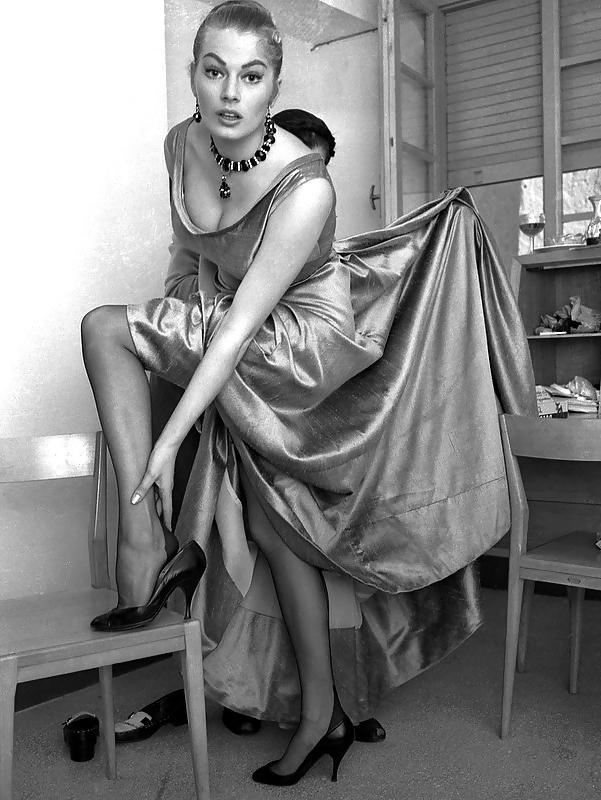 25P ANITA EKBERG feet (estefania)