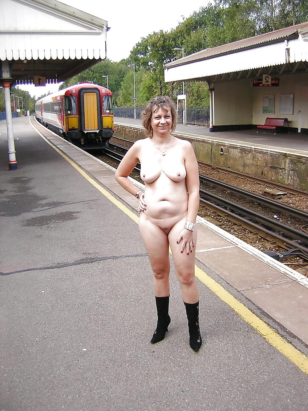 25P Milfs in Public vol.5