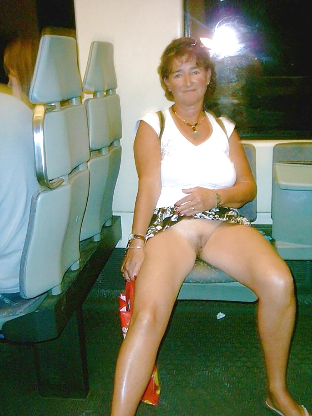 23P Nude in Train