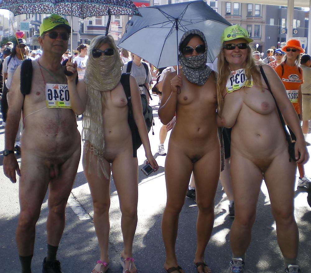 25P Next door girls naked in public