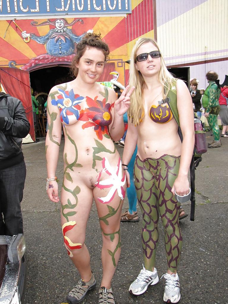 25P Next door girls naked in public