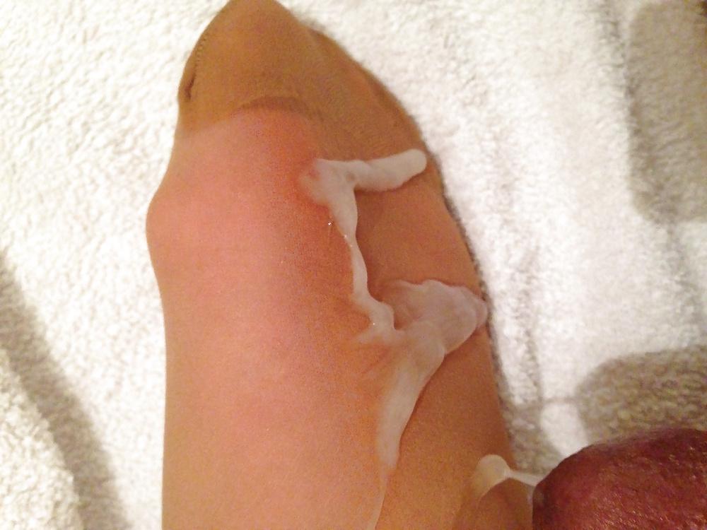 7P Wife pantyhose feet cumshots