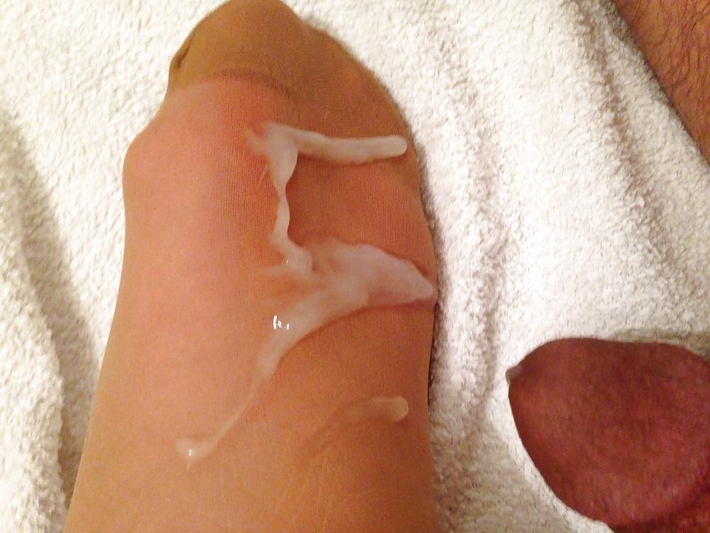 7P Wife pantyhose feet cumshots