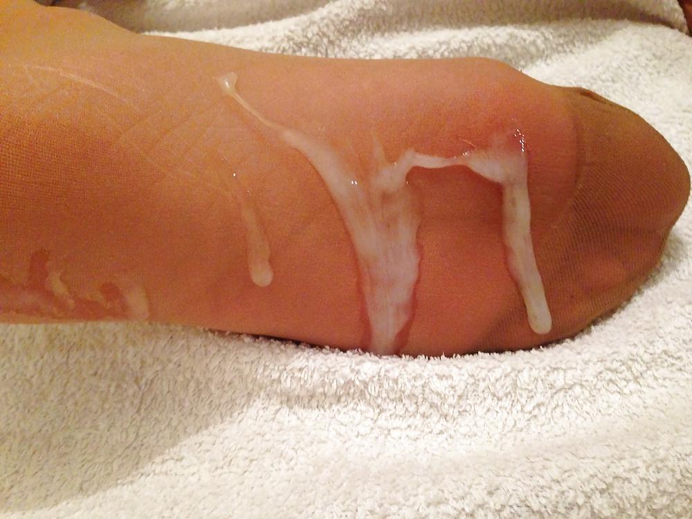 7P Wife pantyhose feet cumshots