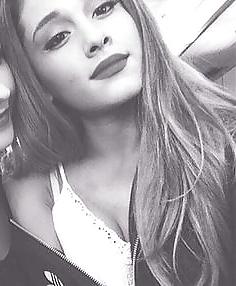 11P Ariana Grande the Singer QUEEN