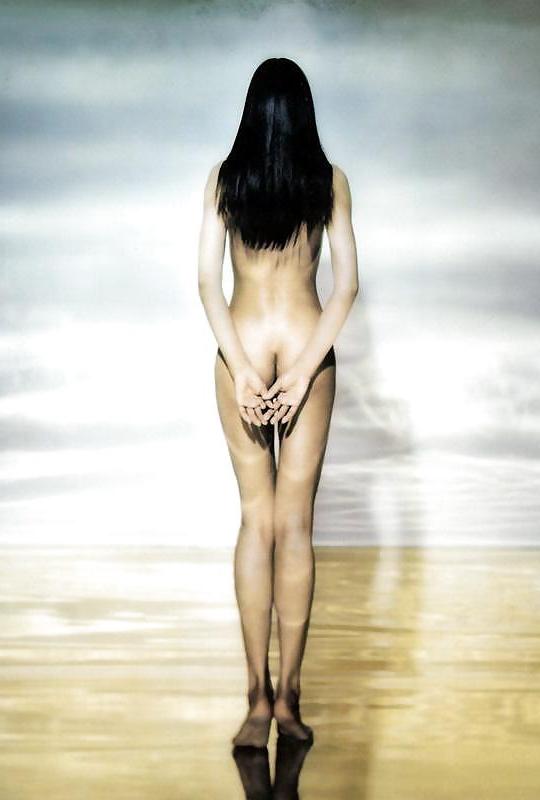 25P Beautiful Makiko Art Photos