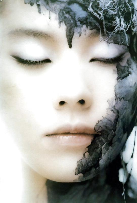25P Beautiful Makiko Art Photos