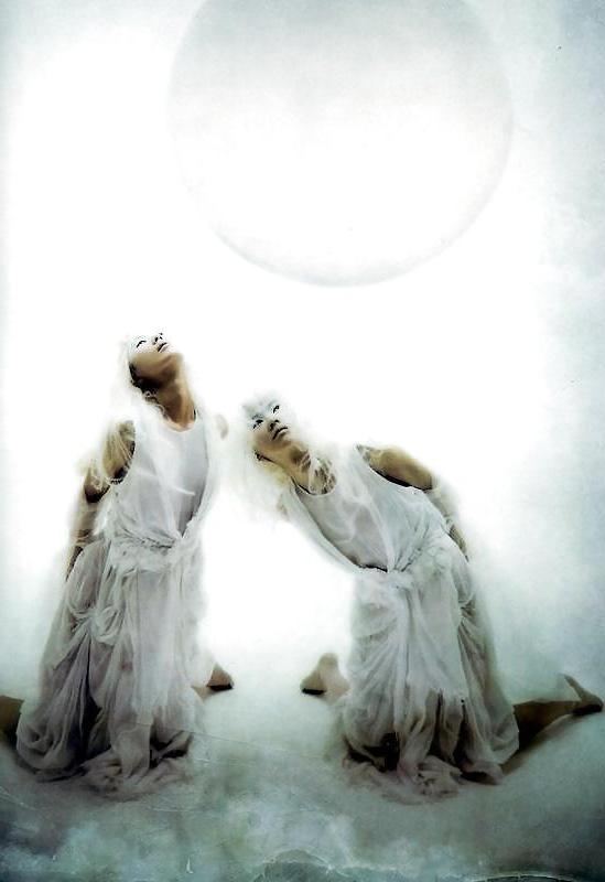 25P Beautiful Makiko Art Photos