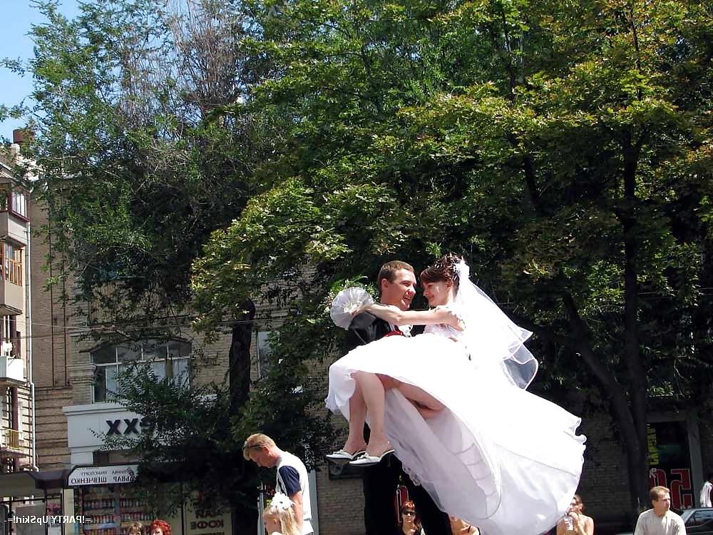 25P Bride Upskirt 3