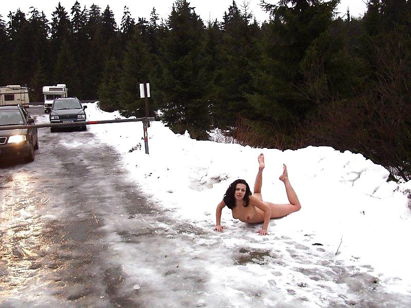 25P Mix girls naked in public