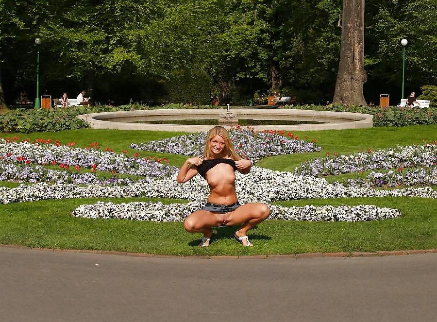 25P Mix girls naked in public