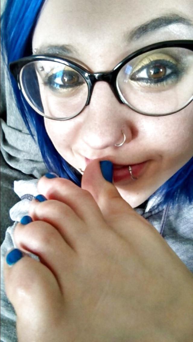 25P Cute girl cute feet