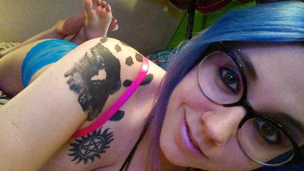 25P Cute girl cute feet