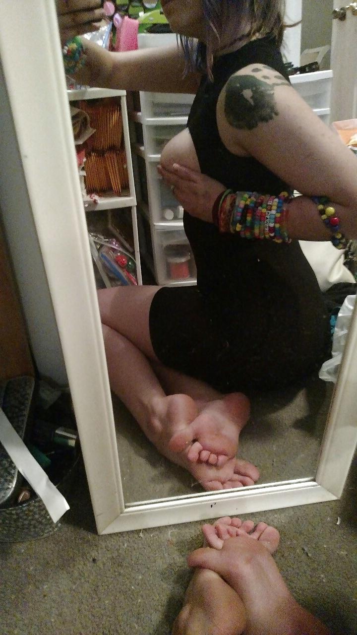 25P Cute girl cute feet