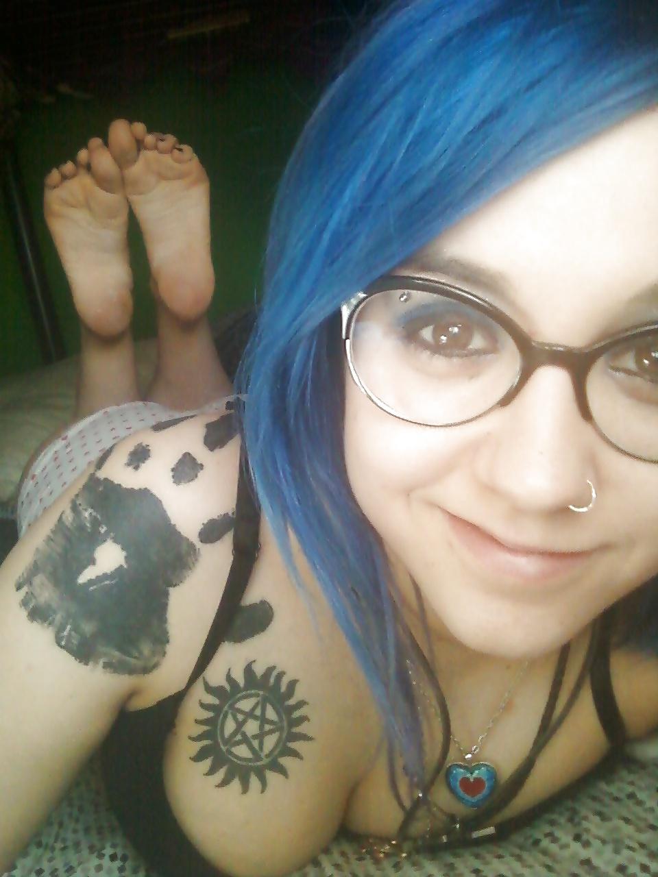 25P Cute girl cute feet