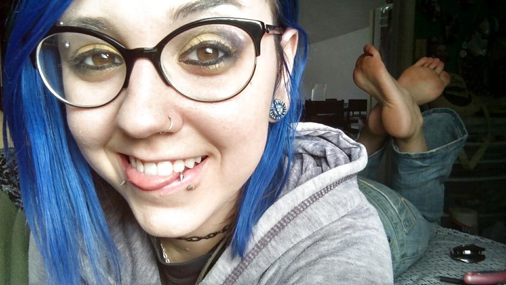 25P Cute girl cute feet