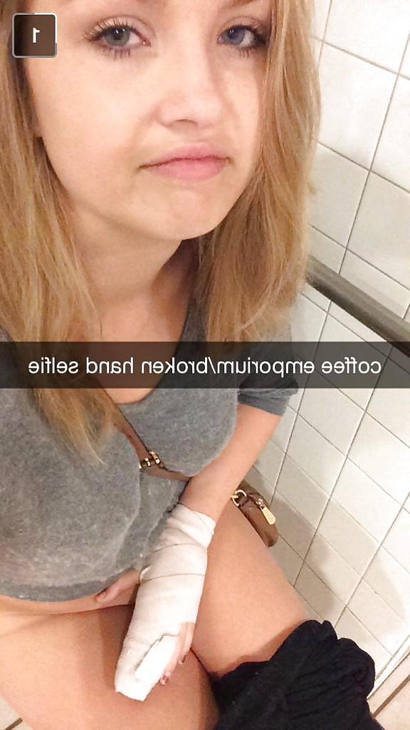 24P Toilet selfies
