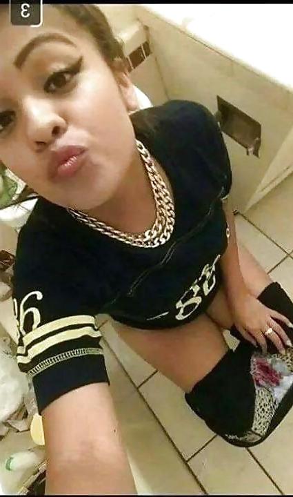 24P Toilet selfies