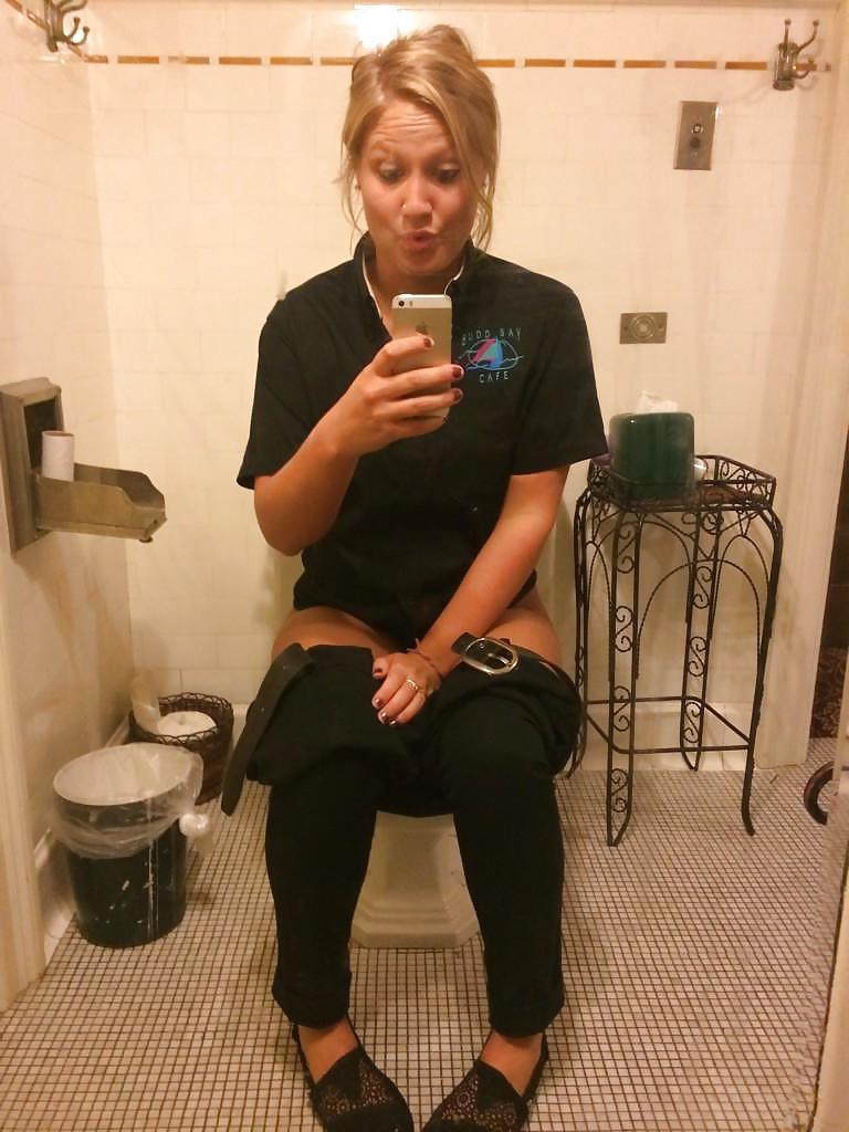 24P Toilet selfies