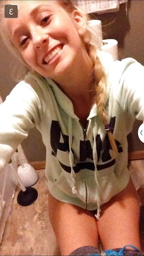 24P Toilet selfies