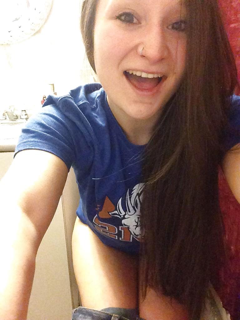 24P Toilet selfies