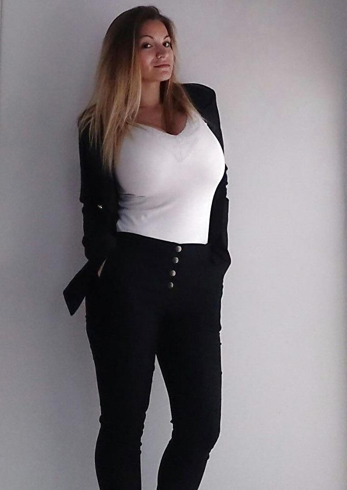 25P Curvy Beauties 101 Clothed Edition
