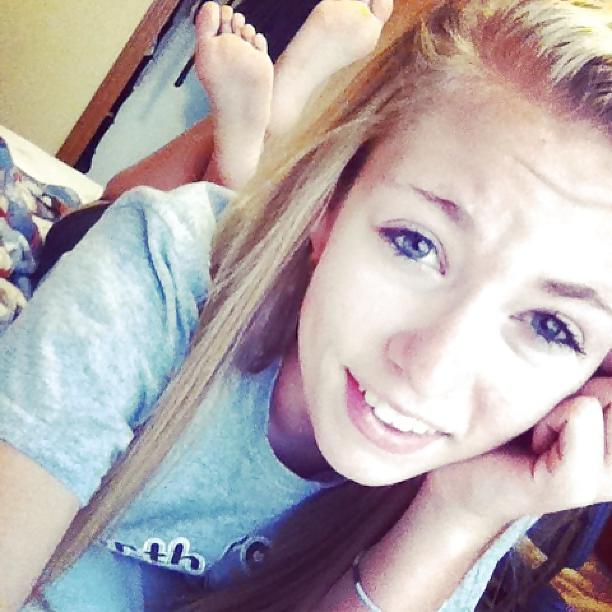 9P Teen feet for cum
