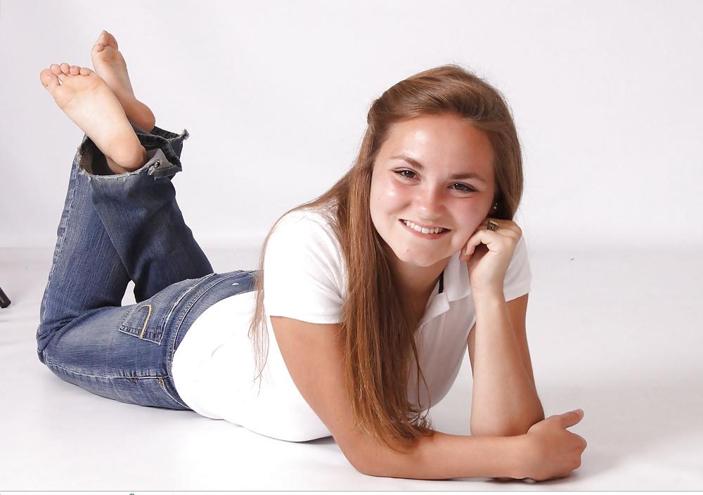 9P Teen feet for cum