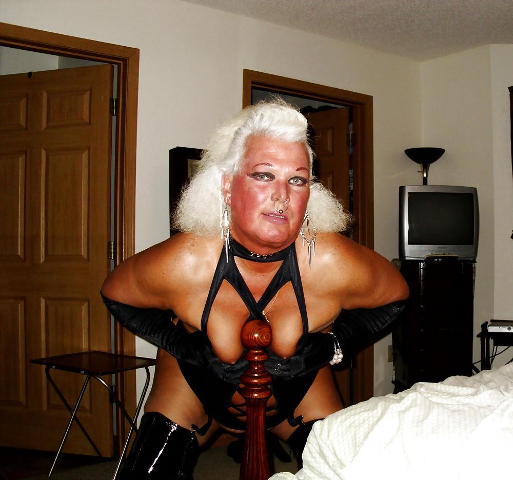 25P GODDESS Kandy gets oiled up
