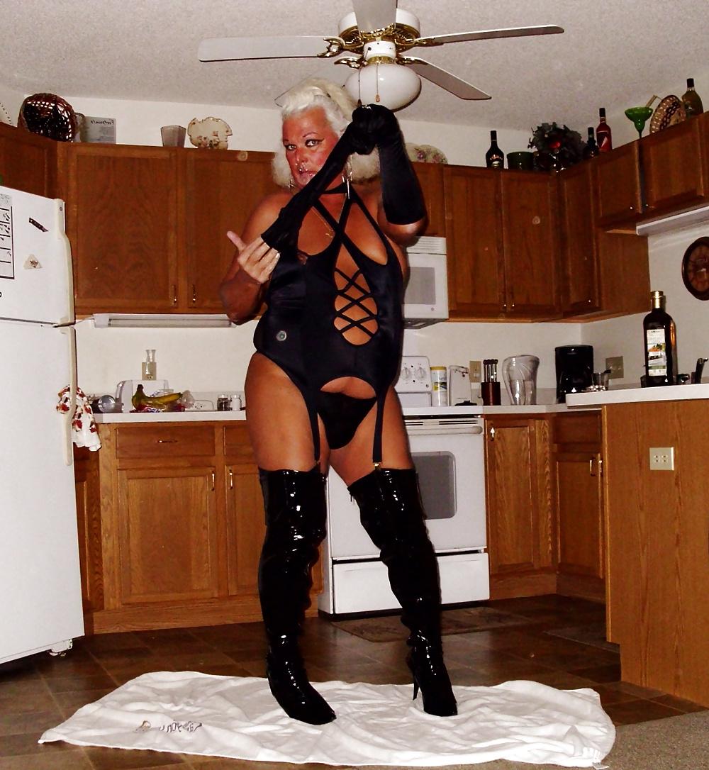 25P GODDESS Kandy gets oiled up