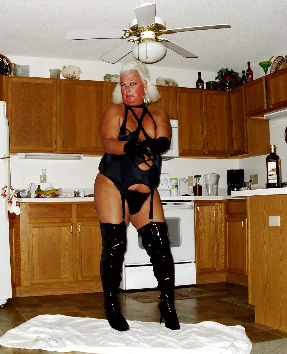 25P GODDESS Kandy gets oiled up