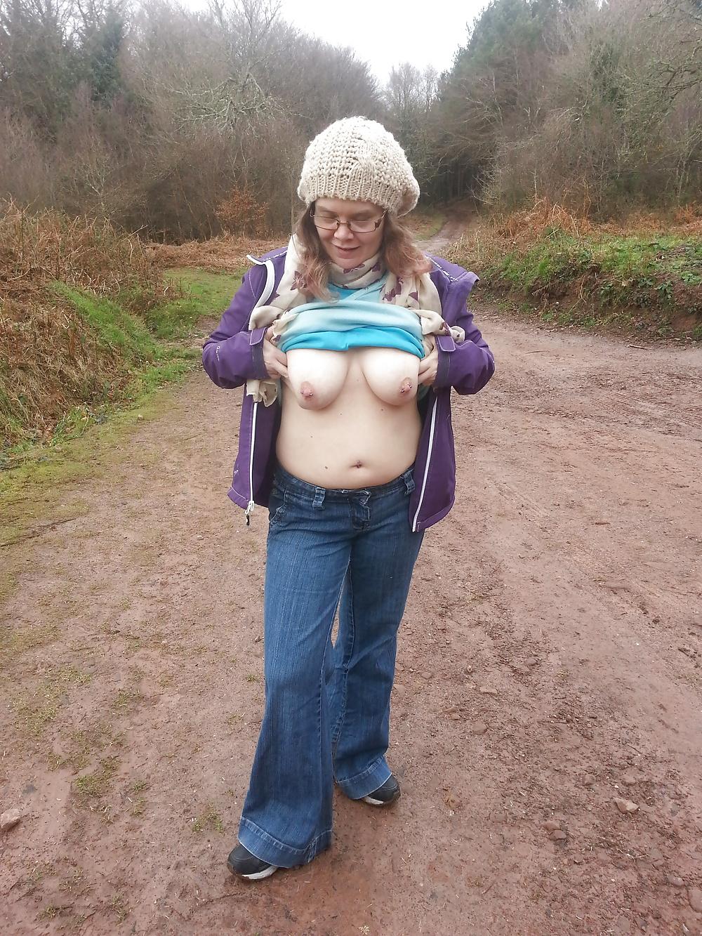 8P Wife in public 