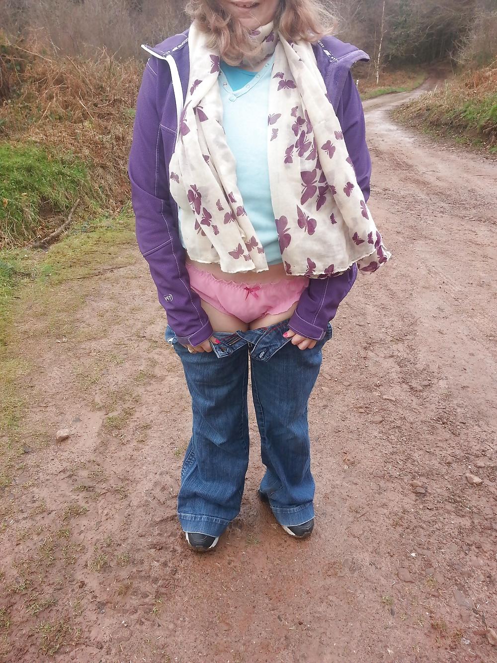 8P Wife in public 