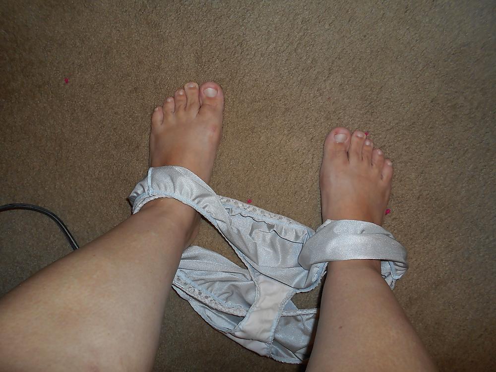 25P Wife feet and toes