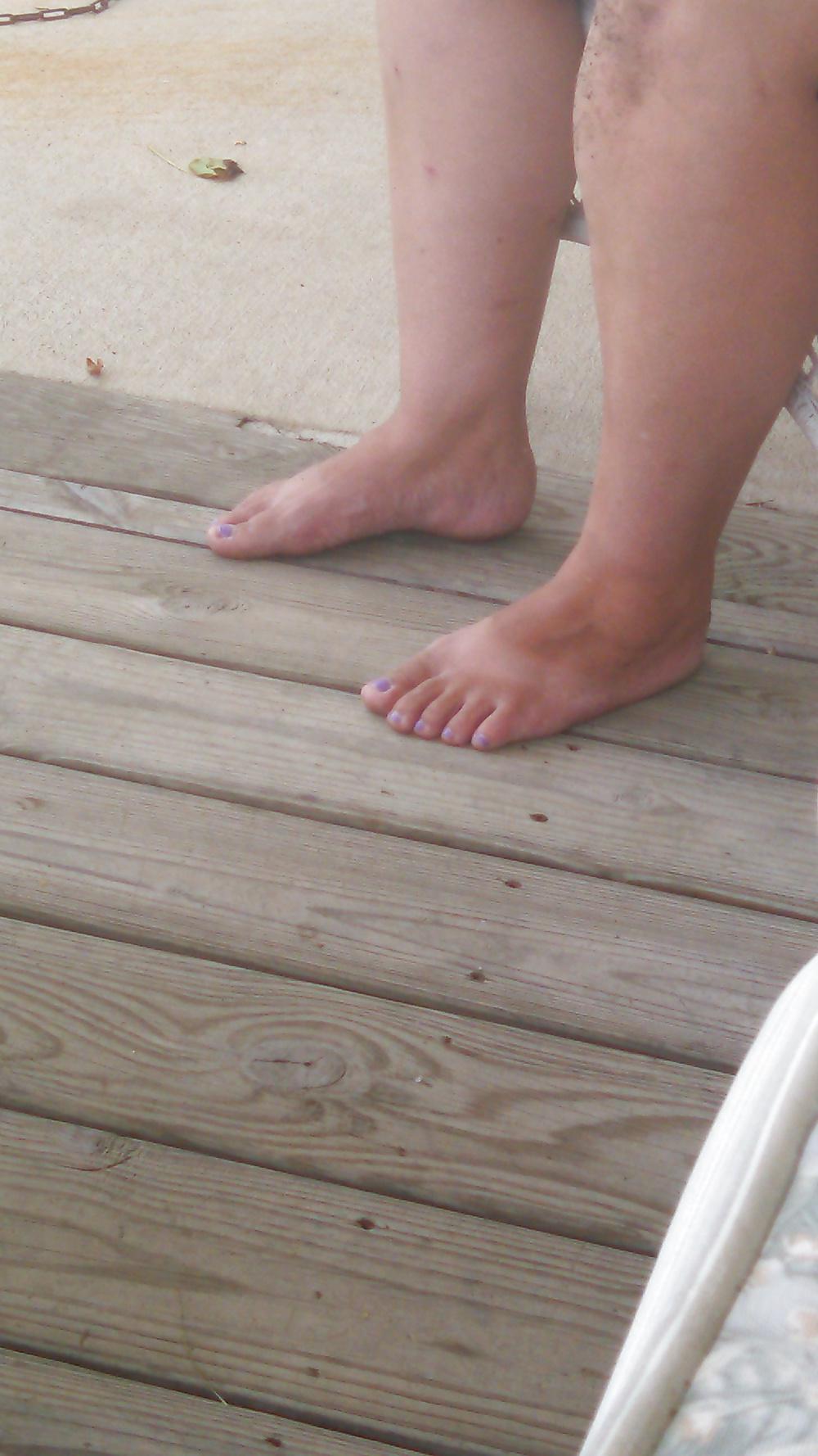 25P Wife feet and toes