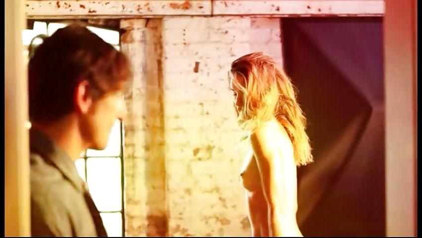 7P Rosie Huntington-Whiteley Topless