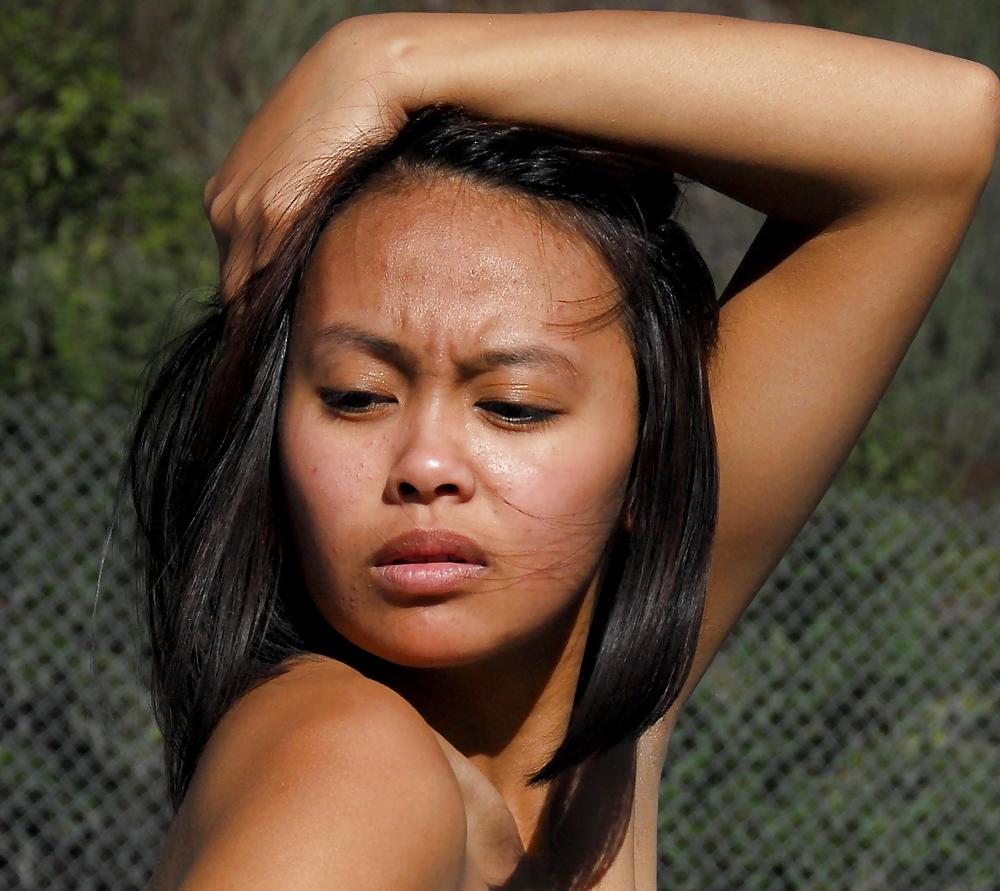 18P Donna Ibale Goes Nude in Public