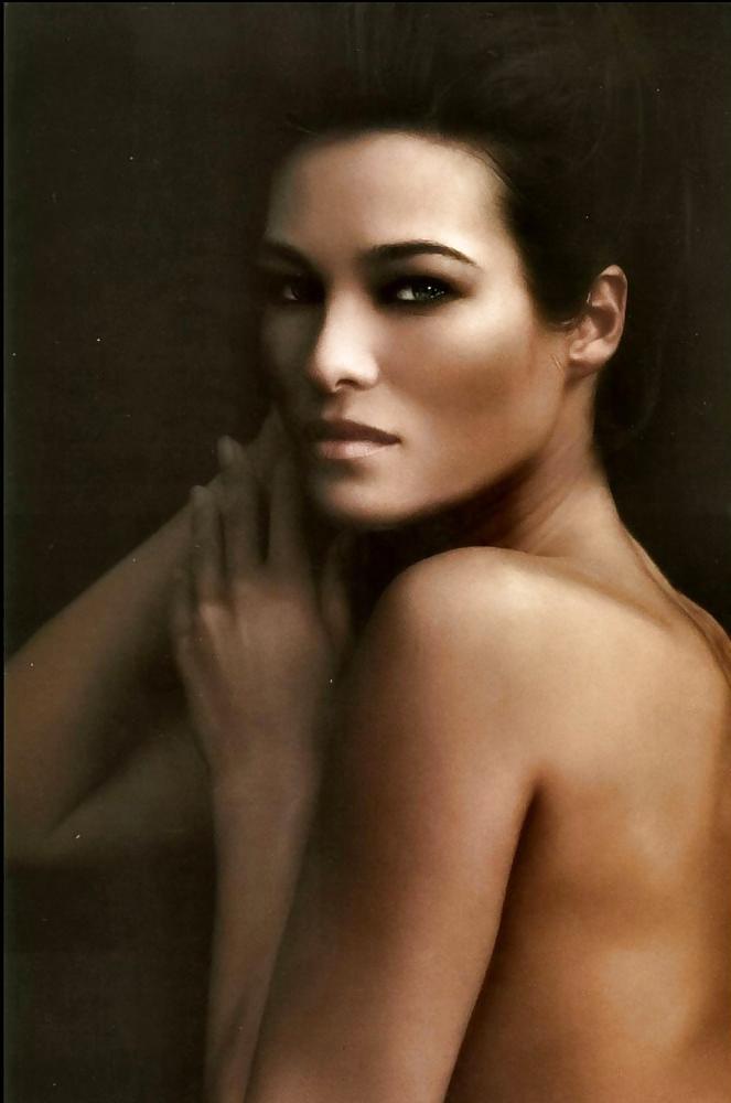 13P Beautiful Model Manuela by TROC