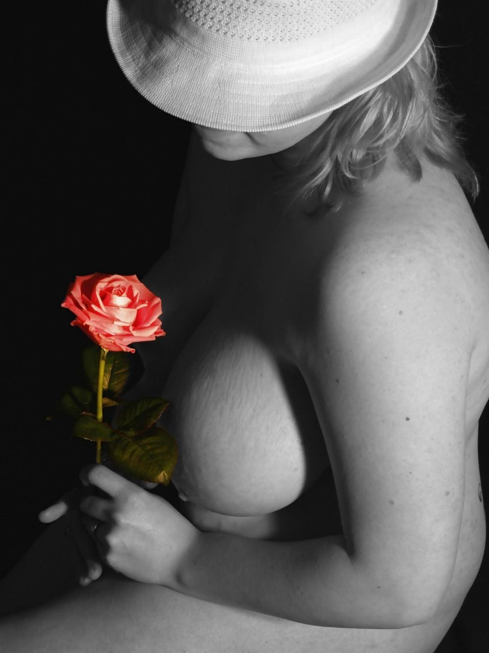 25P Erotic Art of Roses - Session 2