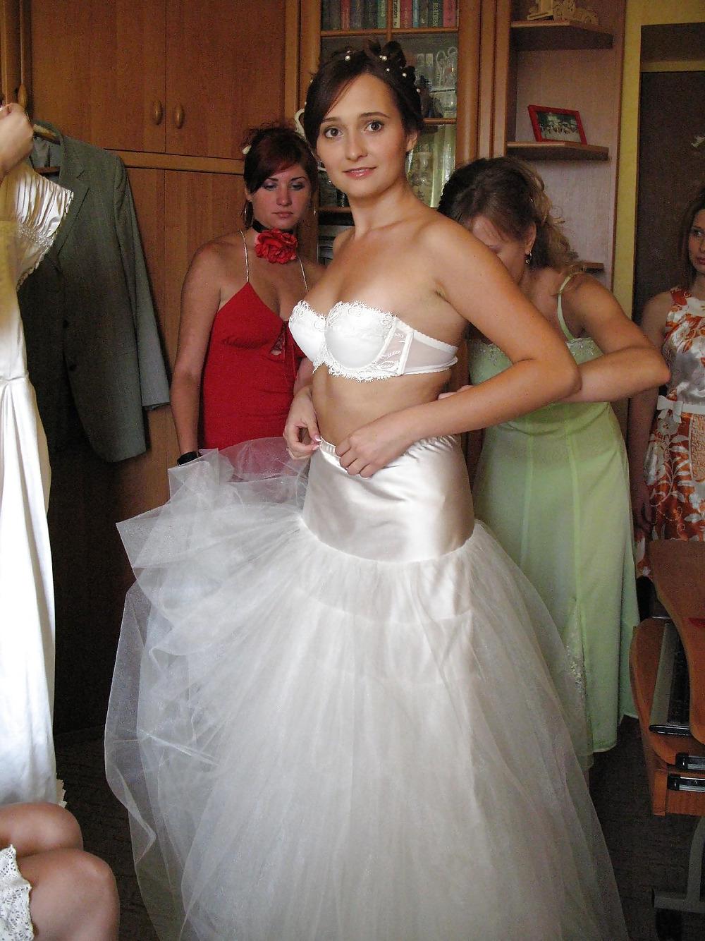 25P Bride Changing