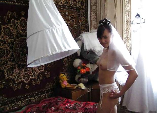 25P Bride Changing