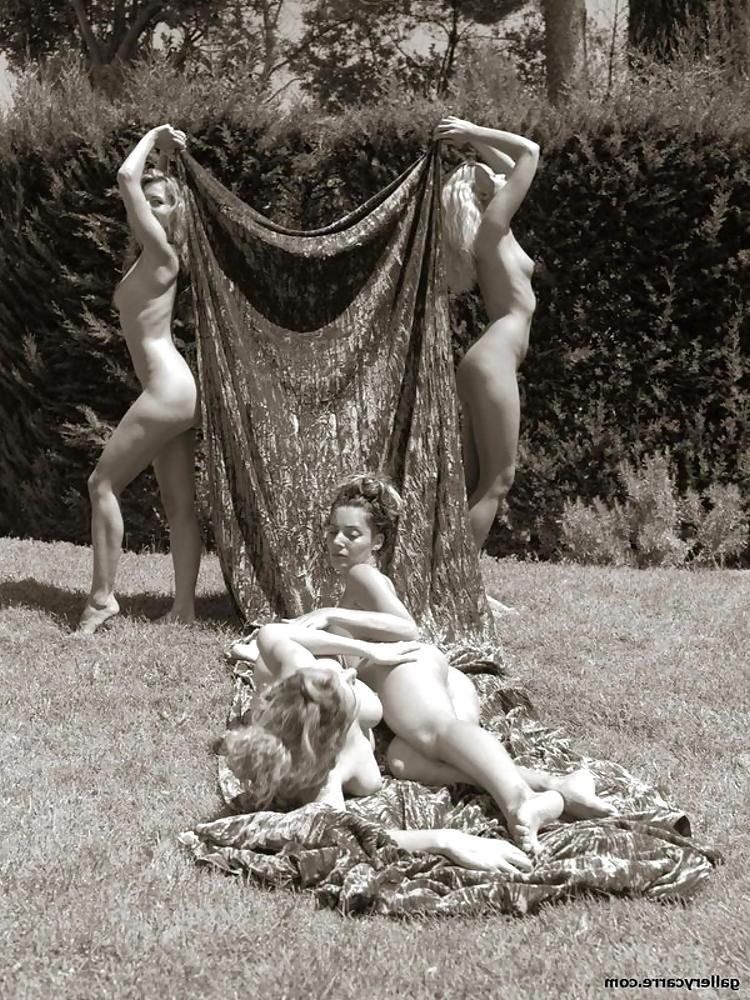 11P Art Photo BW