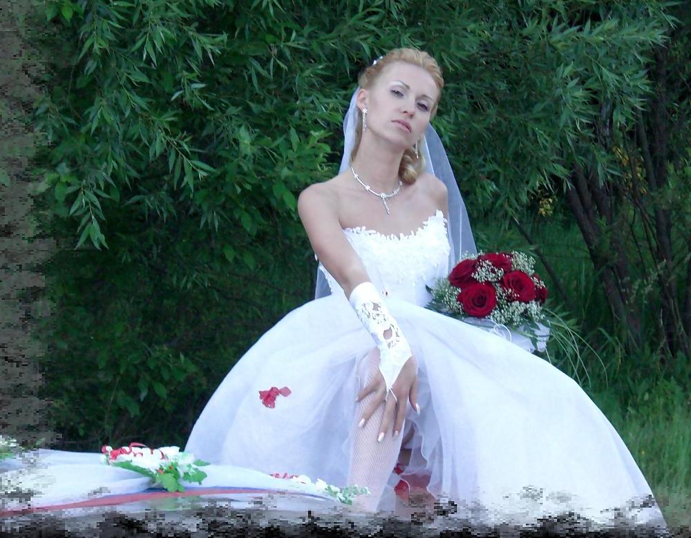 25P Bride Upskirt