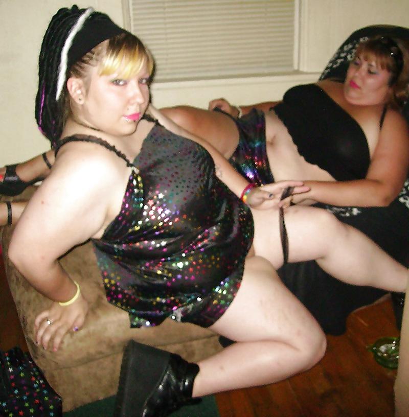 20P Chubby sluts playing & smoking